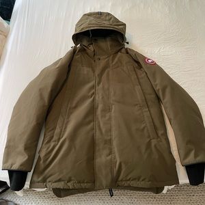 Canada Goose L Parka. Retailed for $1200+ Barely worn LIKE NEW. Worn 10 times.